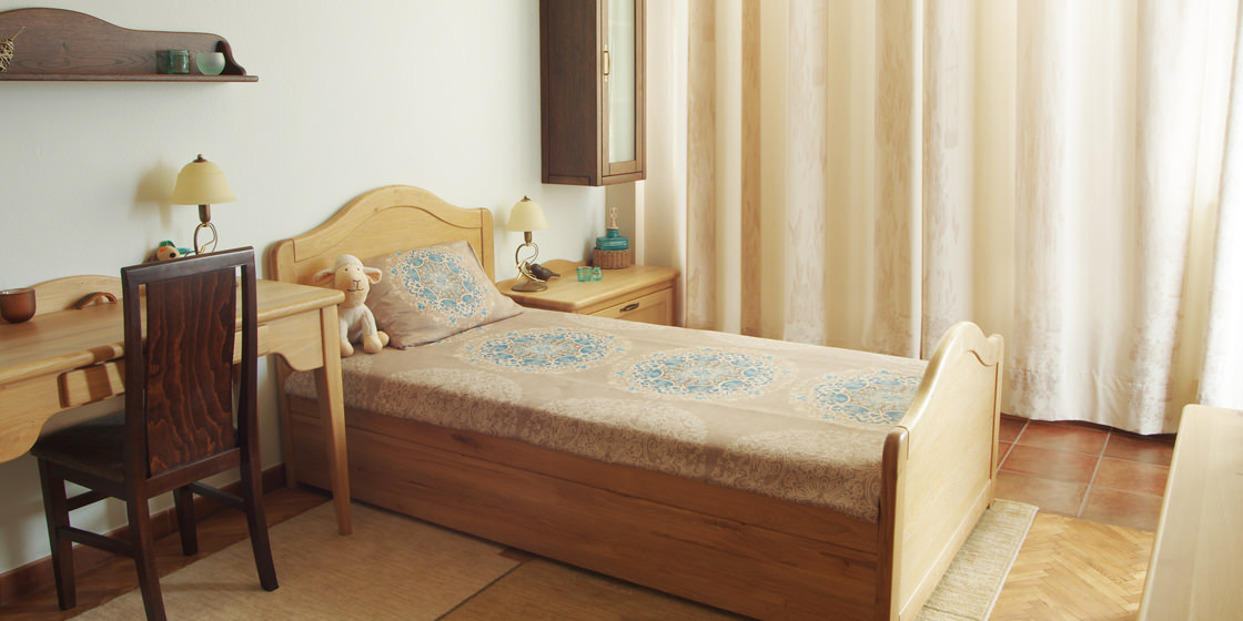 Българска фирма производител на класически, ръчно изработени мебели от масивна дървесина, отговарящи на всички съвременни изисквания и стандарти... 